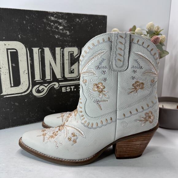 Dingo Primrose Embroidered Floral Western Leather Ankle Booties White Women 9.5M - Picture 1 of 11